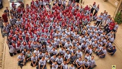 «تي شيرت» محمد صلاح يظهر بحفل تخرج طب بشري أسيوط (صور)