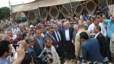 وزيرا الزراعة والتموين ومحافظ الفيوم يشهدون عمليات حصاد وتوريد القمح