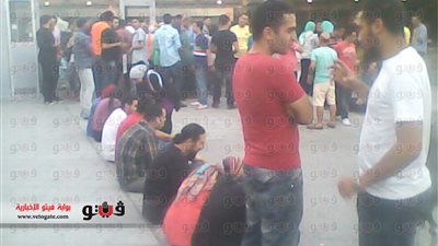 بالصور.. توافد المواطنين أمام مكتبة الإسكندرية لحضور «ليلة صوت»