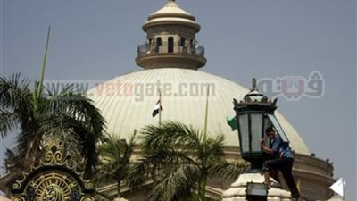 أول يوم جامعة ..إضراب العاملين واحتفالات من الأُسر والطلاب