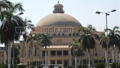 الطلبة ينضمون لاعتصام موظفى جامعة القاهرة