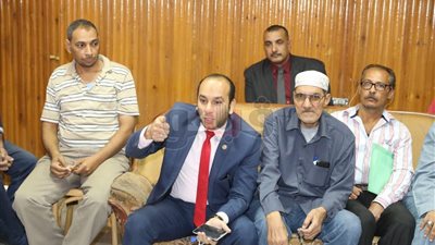 محافظ سوهاج يكلف بدعم النساجين حفاظًا على الحرف التراثية