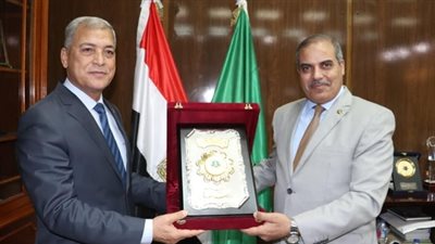 محافظ المنوفية يشيد بجهود مؤسسة الأزهر الشريف محليا وإقليميا ودوليا