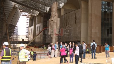 وزير الآثار يتفقد المتحف المصري الكبير