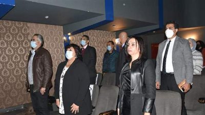 يناقش قضايا المرأة.. وزيرة الثقافة ومايا مرسي تشهدان العرض المسرحي جنة هنا | صور