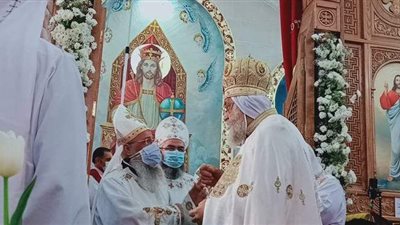 10 صور ترصد تدشين مذابح وأيقونات بكنيسة مارجرجس والأنبا أنطونيوس بالإسكندرية