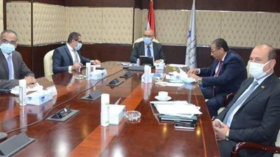 وزير الإسكان: 