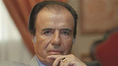 مختلس وتاجر سلاح.. 5 معلومات عن رئيس الأرجنتين السابق كارلوس منعم بعد وفاته