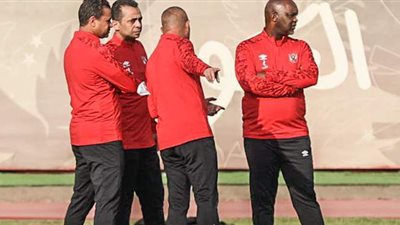 قبل مواجهة المريخ السوداني.. موسيماني يعقد محاضرة بالفيديو مع اللاعبين