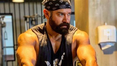 عمرو يوسف ينشر صورة من كواليس 