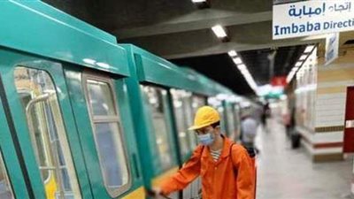 المترو يواصل تعقيم القطارات والمحطات لمقاومة كورونا