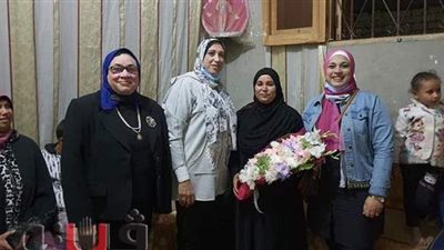كفلت طفلًا 17 عامًا.. قومي المرأة يزور أسرة ماما كريمة في بني سويف | صور