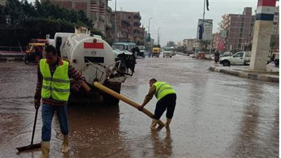 رفع تراكمات مياه الأمطار من شوارع مدن ومراكز البحيرة