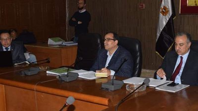 نائب محافظ شمال سيناء يعقد اجتماع خطة النظافة العامة لمدينة العريش