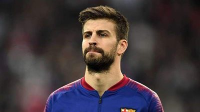 بيكيه يتعافى ويدخل قائمة برشلونة أمام سان جيرمان