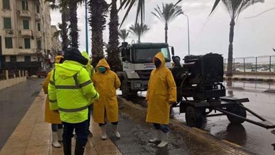 كسح مياه الأمطار من شوارع وميادين الإسكندرية