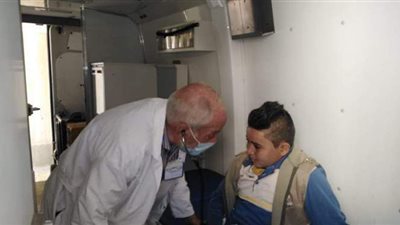 الكشف على ١١٥٢ حالة بالقافلة الطبية بنجع الرماش في قنا