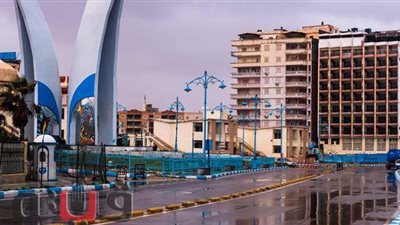 كورنيش مطروح مع نوة أليكسا2.. «خلو المواطنين وارتفاع الأمواج» | صور