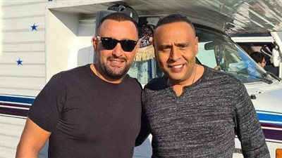 محمود عبد المغني رفقة أحمد السقا في كواليس 