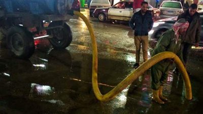 سحب مياه الأمطار بمدينة المنصورة