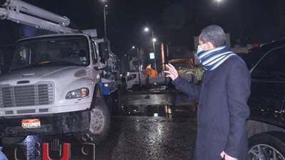 محافظ الغربية في جولة مسائية يتابع أعمال كسح مياه الأمطار| صور
