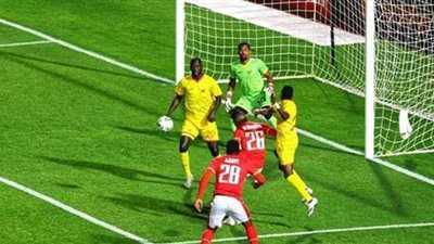 الشوط الأول.. المريخ يجبر الأهلي على التعادل السلبي