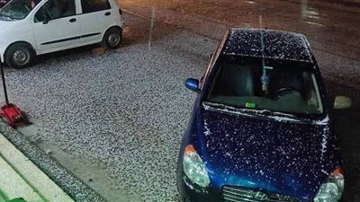 تساقط الثلج علي العجمي وغلق ميناء الإسكندرية | صور