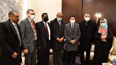 وزير الرياضة يهنئ الأهلي بالفوز على المريخ السوداني