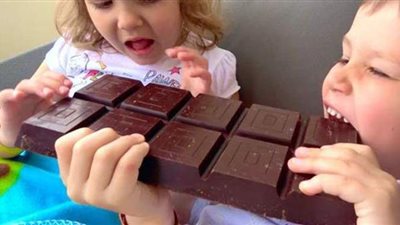 أستاذ تعديل سلوك: تقليل الشيكولاته من أجل حركة الأطفال | فيديو