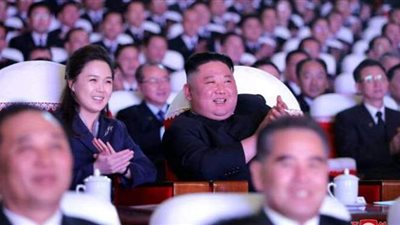 في حفل موسيقي.. زوجة الزعيم الكوري الشمالي تظهر علنا لأول مرة منذ عام