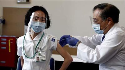 اليابان تبدأ حملة التطعيم ضد كورونا سعيًا لاستضافة الألعاب الأولمبية