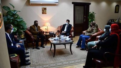 وزير الرياضة يبحث مع اتحاد السلة نشر اللعبة في المدارس