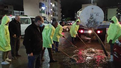 مناخ بورسعيد يشن حملات مكثفة لشفط وكسح مياه الأمطار | صور