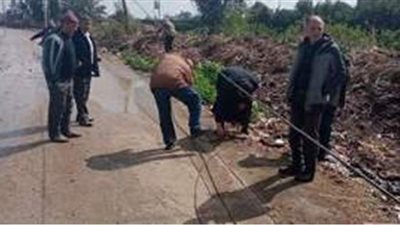 سقوط عمود كهرباء بالمنصورة بسبب موجة الطقس السيئ | صور