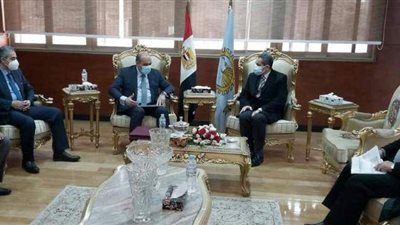 تسليم خطابات تخصيص 168 وحدة صناعية بمجمع المحلة