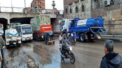 مياه القليوبية ترفع تراكمات الأمطار بالطريق الزراعي والأنفاق| صور