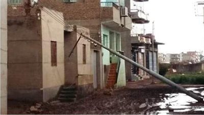 بسبب الطقس السيئ.. انهيار مأذنة مسجد وسقوط عامود كهرباء بالدقهلية