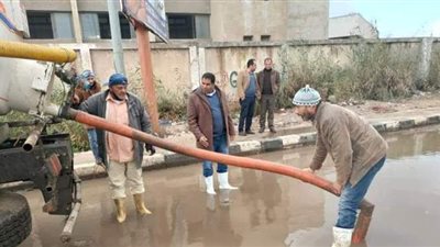 سقوط مئذنة وبلكونة.. خسائر يوم ممطر ورياح في الدقهلية | صور