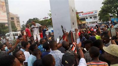 بعد أمريكا وأوروبا.. الهيكل الغامض يظهر في أفريقيا.. وهذا رد فعل السكان | صور