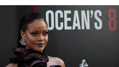 هنود يهاجمون ريهانا بعد نشر صورة عارية الصدر معلقة قلادة كبير آلهة الهندوس