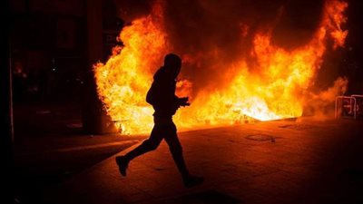 اعتقال 30 شخصا وإصابة 20 آخرين في احتجاجات إسبانيا