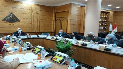 جامعة بنها تناقش استعداداتها للمشاركة في مبادرة تطوير القرى