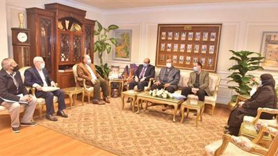 محافظ أسيوط يشيد بجهود وزير الزراعة في حل مشكلة نقص الأسمدة | فيديو