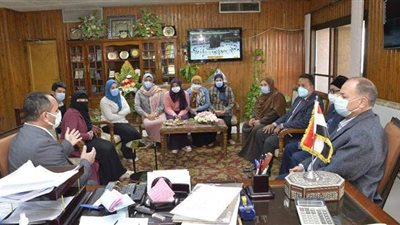 حل مشكلة انتداب 270 ممرضا من الصحة إلى المستشفيات الجامعية بأسيوط