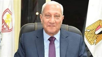 عماد عبدالعزيز يحضر تدريبات الزمالك لمساندة اللاعبين