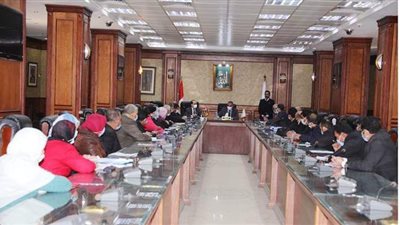 محافظ سوهاج يترأس اجتماع اللجنة الفنية لمتابعة المراكز التكنولوجية لخدمة المواطنين