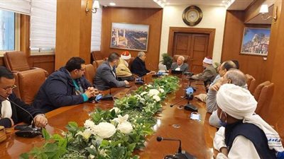 محافظ بورسعيد يستقبل أعضاء لجنة تحكيم مسابقة القرآن الدولية | صور