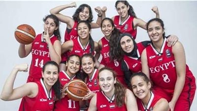 وزير الرياضة يكرم منتخب آنسات السلة تحت 18 سنة
