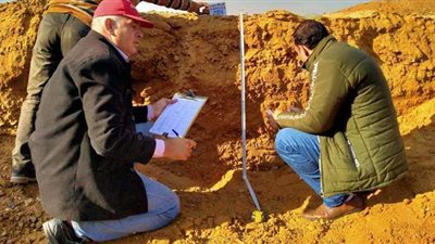 الزراعة: الفرق البحثية تمارس عملها في حصر وتصنيف التربة بالسويس رغم الطقس السيئ