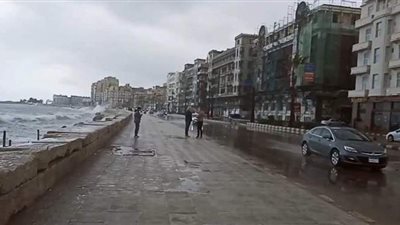ارتفاع أمواج البحر بالإسكندرية في ثاني أيام أليكسا 2